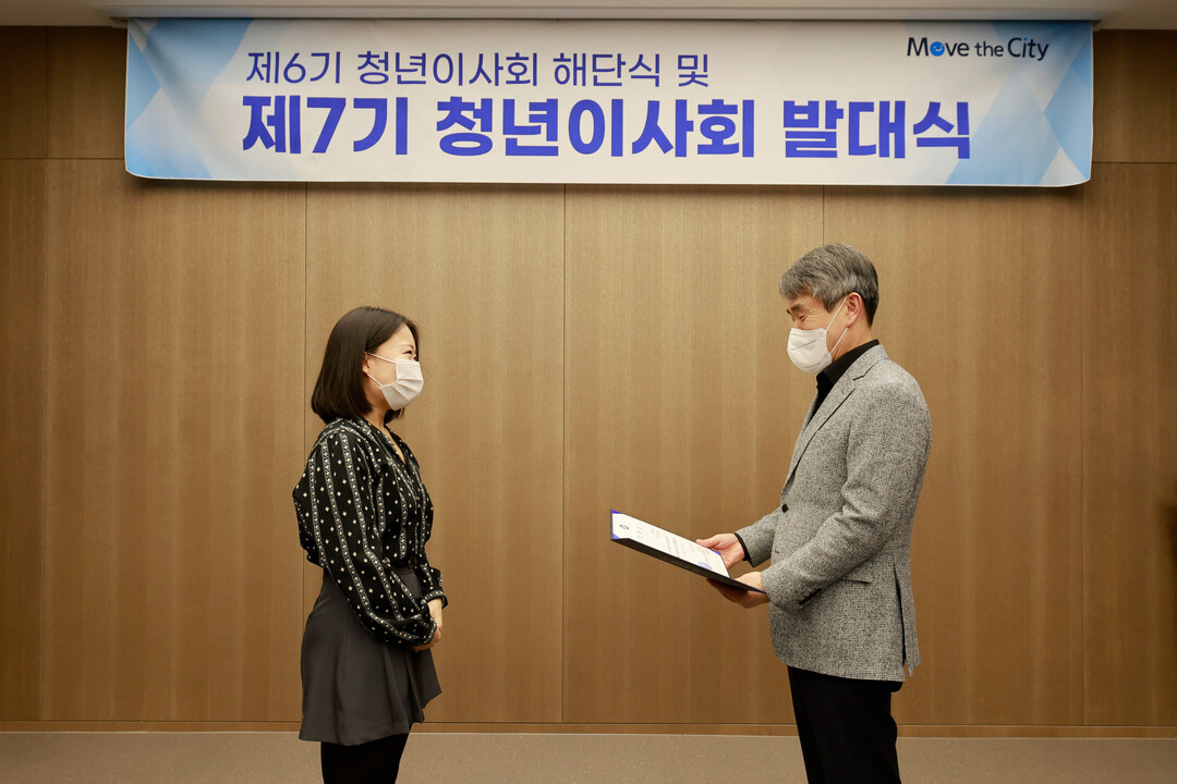 제7기 청년이사 박세리 대리(좌)와 서울교통공사 백호 사장(우)