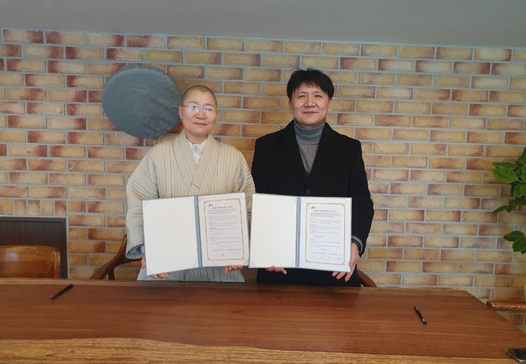 원삼면, 문수산 법륜사와 사랑의 반찬나눔 업무 협약. 용인시 제공