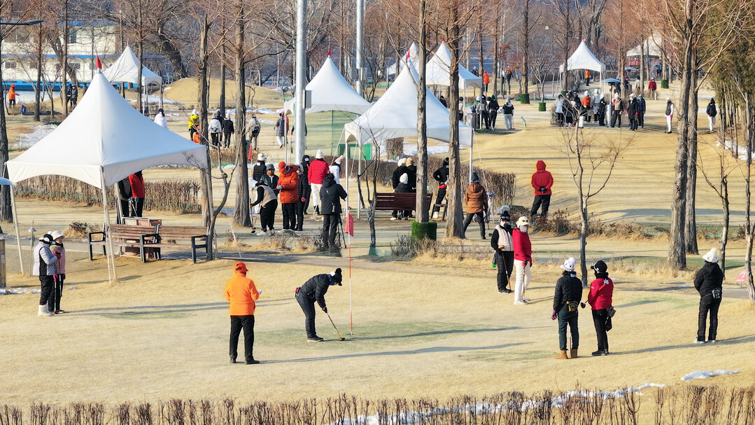 2025 시즌 오픈 전국 파크골프대회 예선전이 열리고 있다.