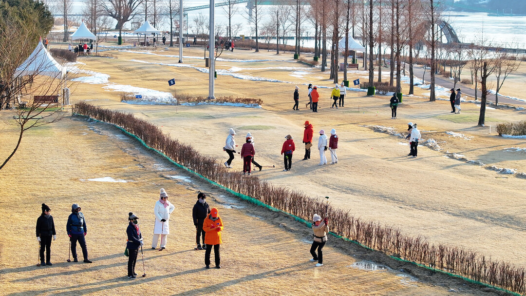2025 시즌 오픈 전국 파크골프대회 예선전이 열리고 있다.