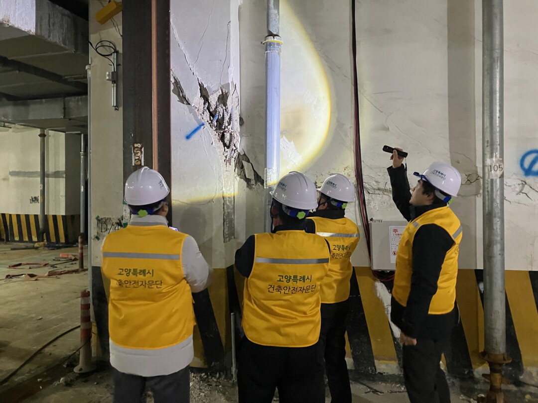 건축안전자문단 시설물 안전점검 중인 건축안전자문단