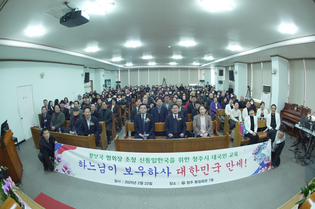 22일 참여자들이 기념사진을 찍고 있다.