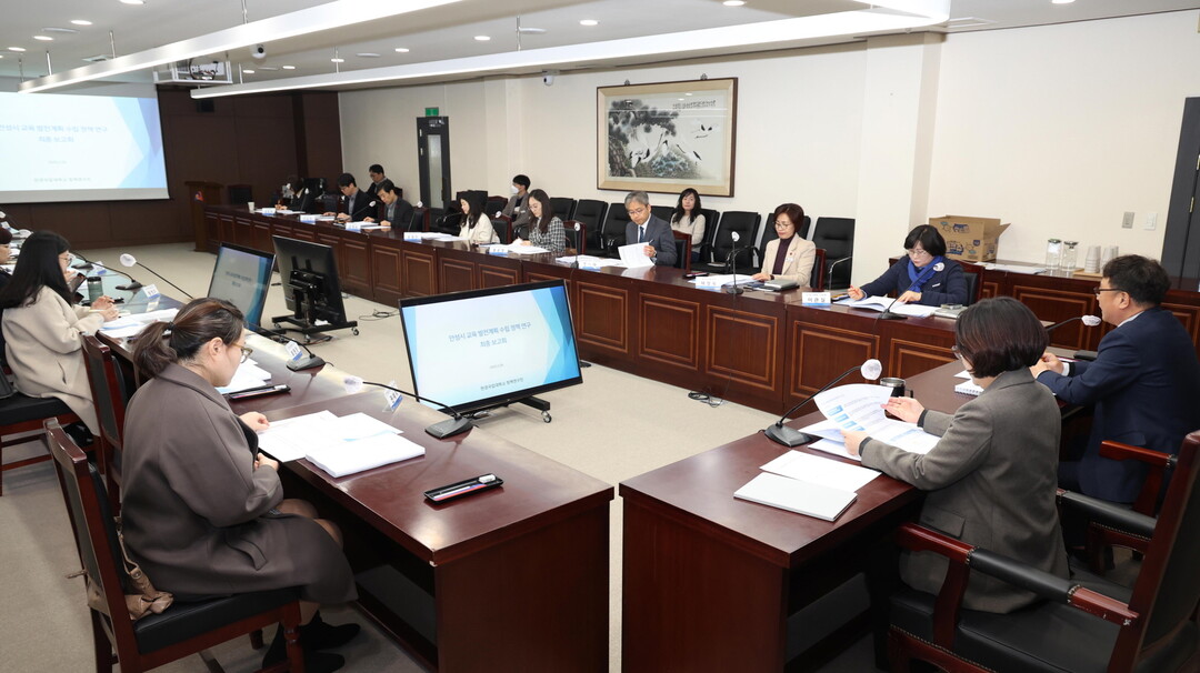 안성시는 지난 26일 김보라 안성시장, 심상해 안성교육지원청 교육장, 이관실 시의원, 교육 관계자들이 참석한 가운데 ‘안성시 교육발전계획 수립 용역 최종보고회’를 개최했다