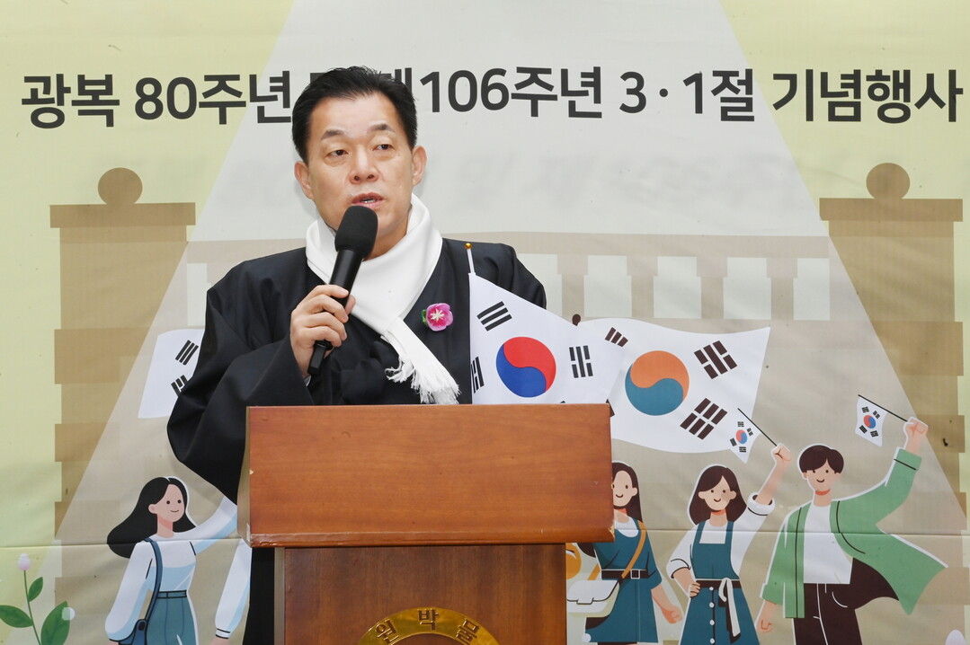 이재준 수원시장이 기념사를 하고 있다. 수원시 제공