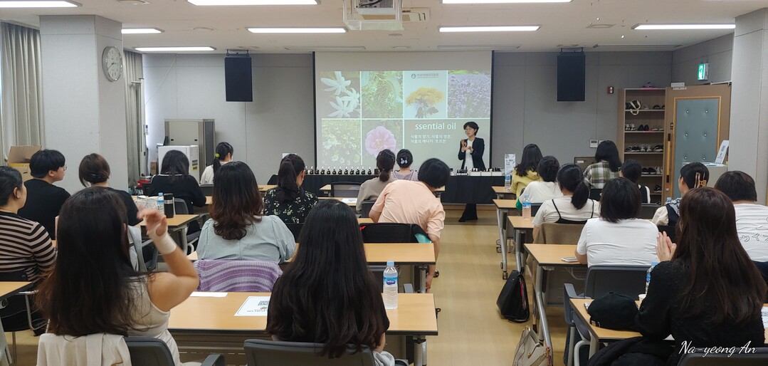 지난해 수지보건소에서 진행한 아로마테라피 교육. 용인시 제공