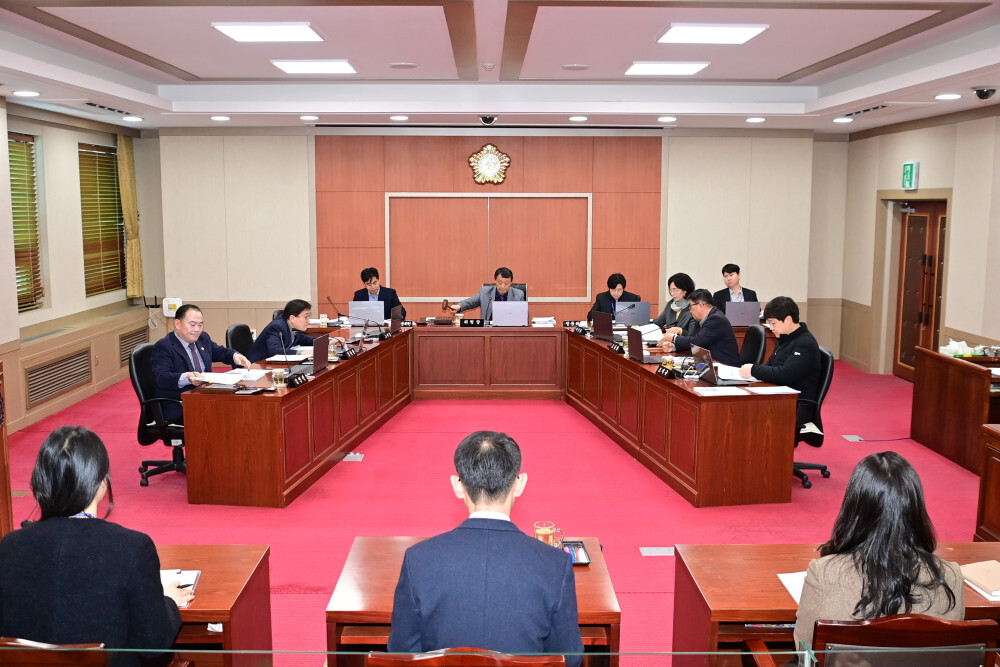 제289회 화천군의회(임시회) 제2차 예산결산 특별위원회가 열리고 있다.