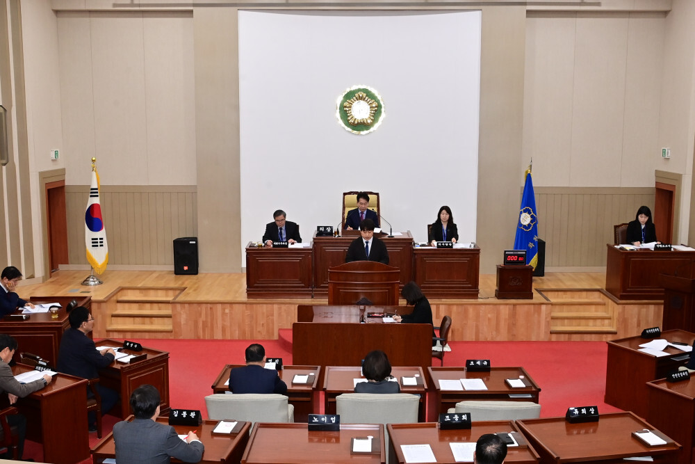 조재규 의원이 자유발언을 하고 있다.
