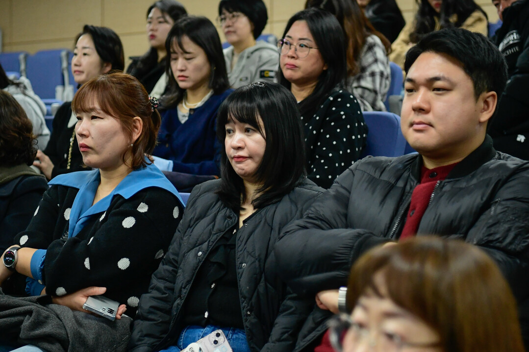 아동학대 예방과 아동 인권 보호 강화를 위한 교육에 참여한 교사들.