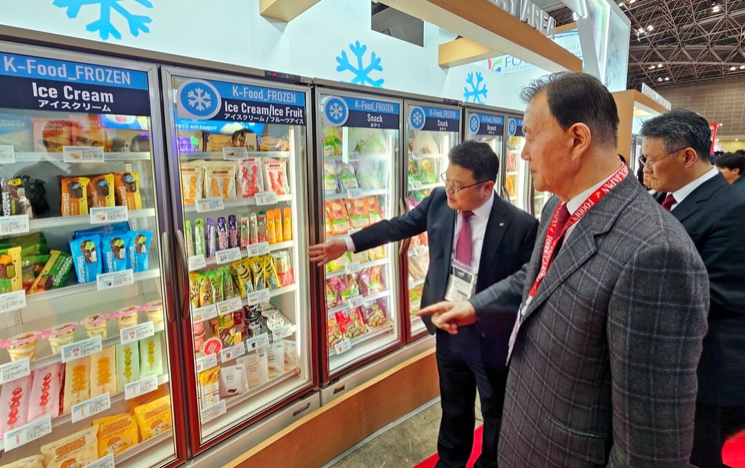 FOODEX JAPAN 2025 한국관 현장사진. aT 홍문표 사장(가운데)