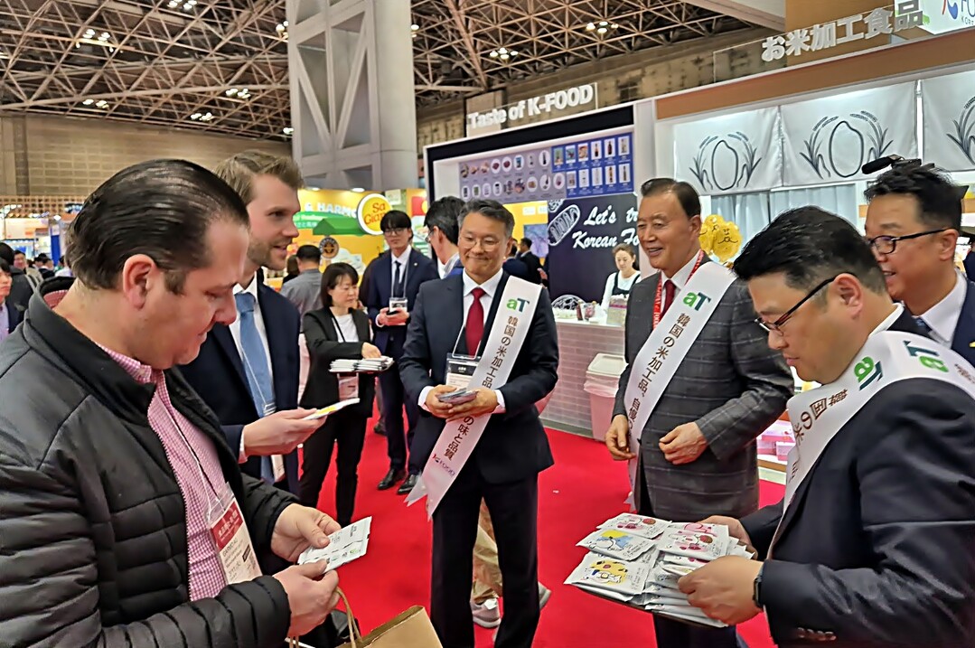 FOODEX JAPAN 2025 한국관 현장사진. aT 홍문표 사장(우측 3번째)