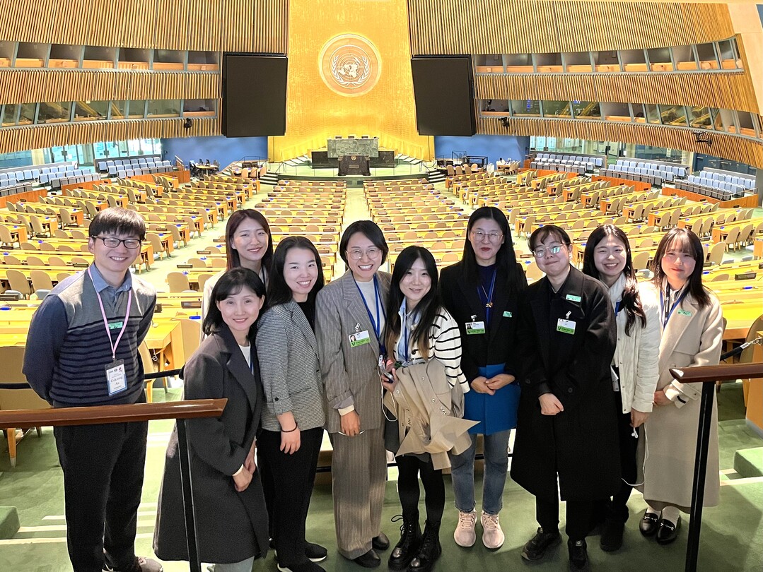 제69차 유엔 여성 지위위원회 병행포럼에 참석한 한국 연수단의 UN 본부 방문 기념사진