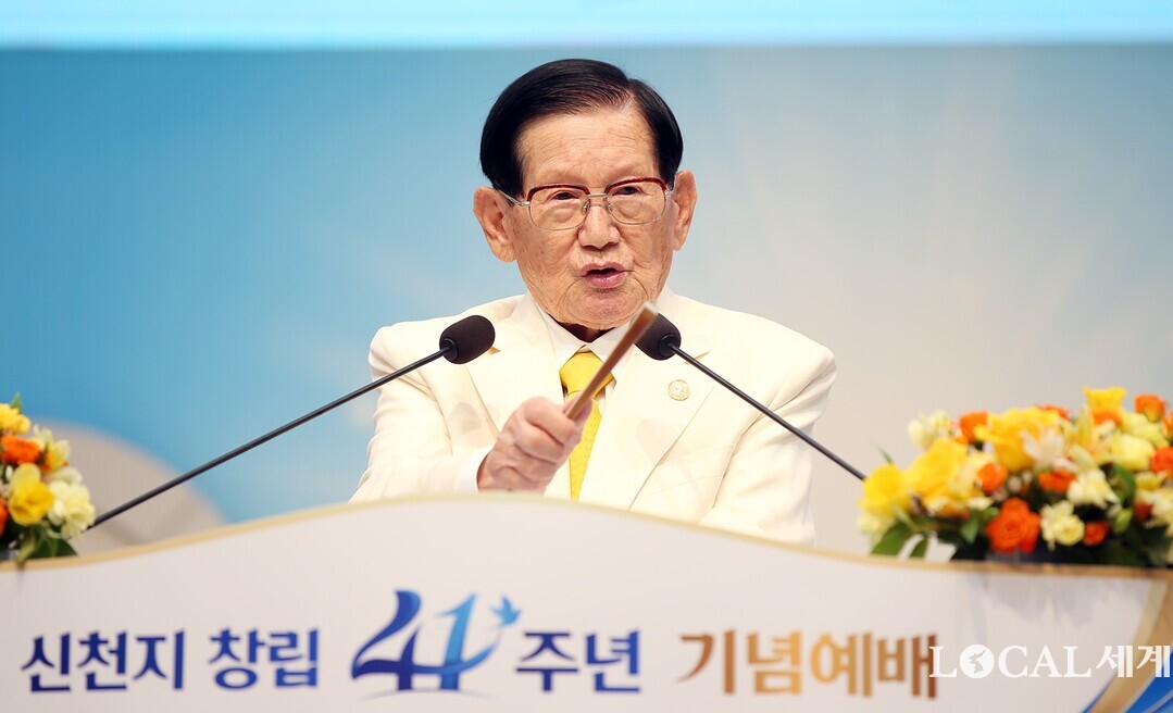 14일 신천지 청주교회에서 열린 신천지예수교회 창립 41주년 기념 예배에서 이만희 총회장이 특별말씀을 하고 있다. 신천지예수교회 제공