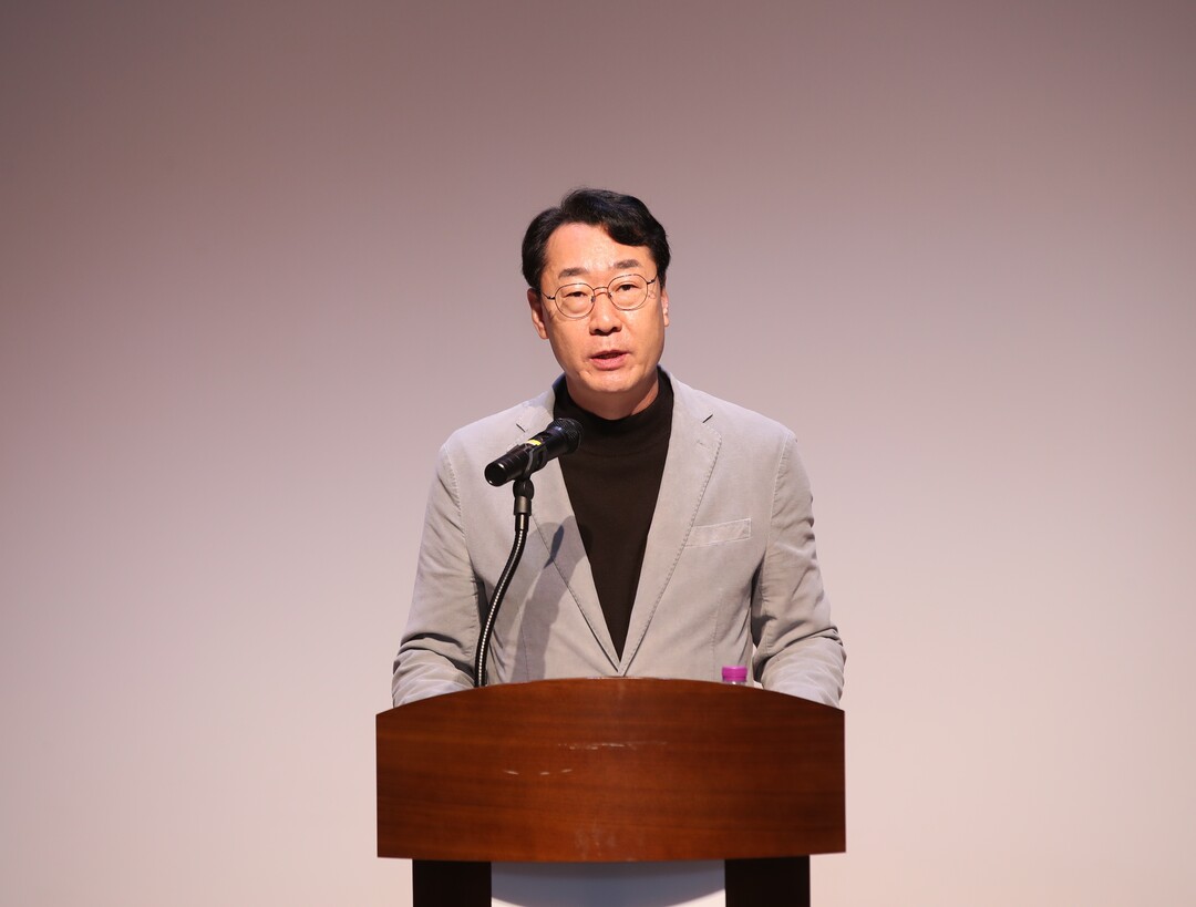 정명근 화성특례시장이 15일 장학관 입사식에 참석해 기념사를 말하고 있다. 화성시 제공