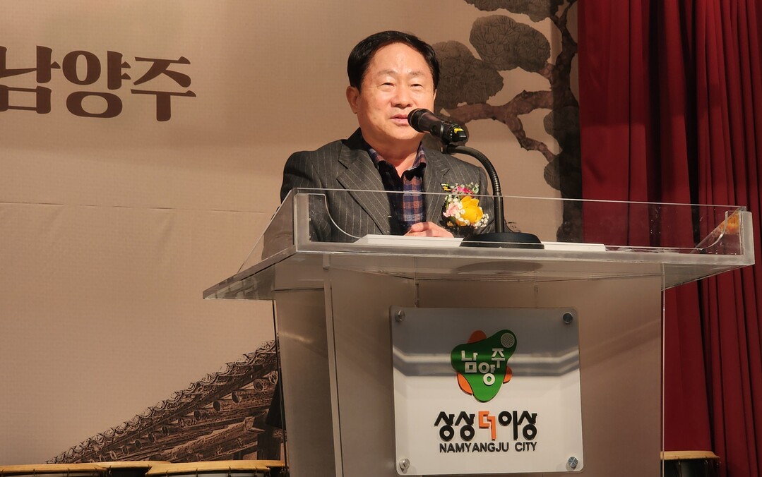 신통일한국을 위한 남양주시 대국민 교육에서 축사를 하는 주광덕 남양주시장. 세계평화연합 제공