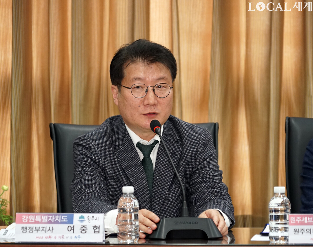여중협 행정부지사가 협약식에서 인사말을 하고 있다.
