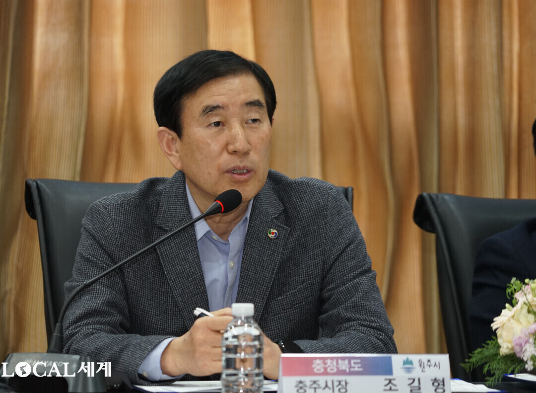 조길형 충주시장이 협약식에서 인사말을 하고 있다.