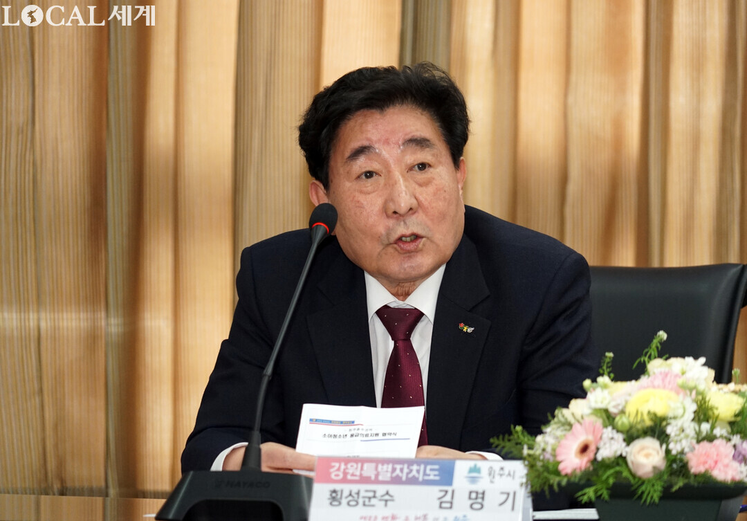 김명기 횡성군수가 협약식에서 인사말을 하고 있다.