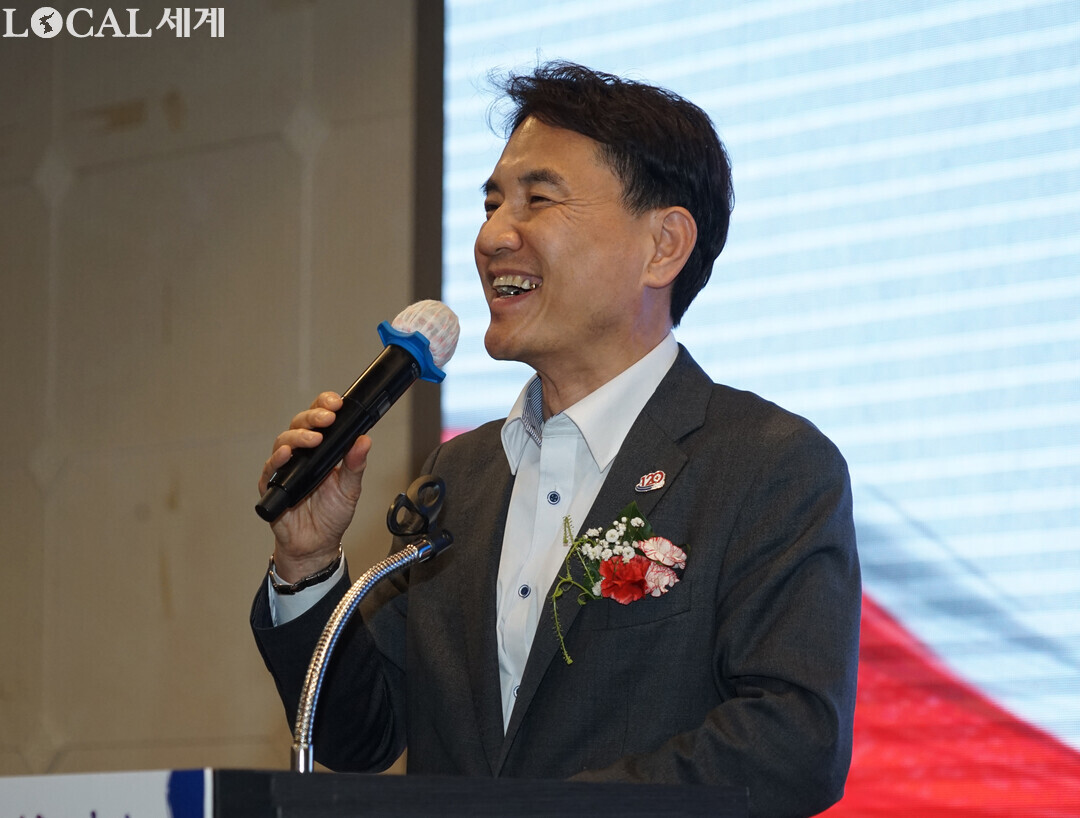 김진태 도지사가 ‘제4주년 의용소방대의 날’기념식에서 격려사를 하고 있다. 