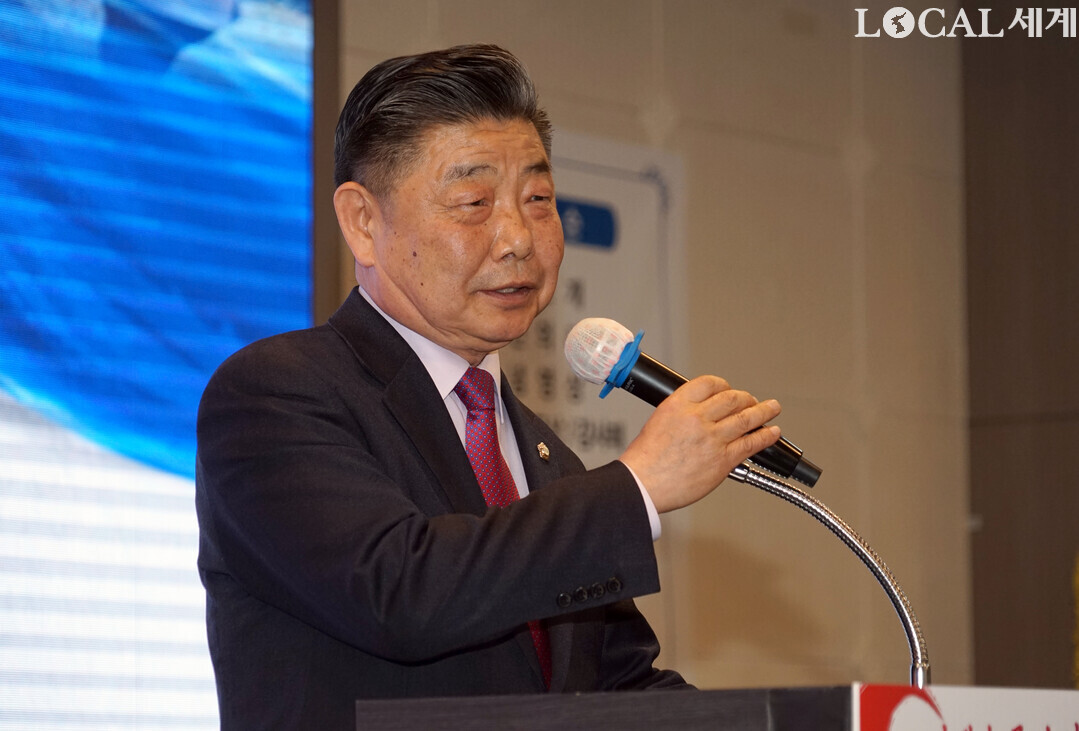 김진호 시의장이  ‘제4주년 의용소방대의 날’기념식에서 축사하고 있다. 