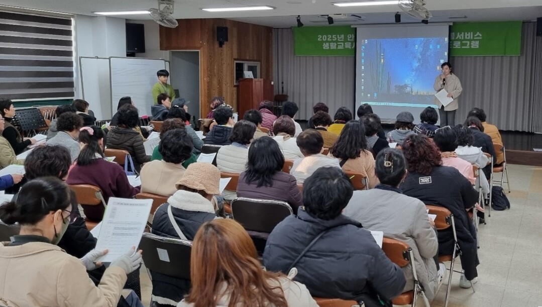 성군은 오는 3월 24일(월)부터 약 1개월 동안 통합돌봄서비스를 이용하지 않는 65세 이상 독거노인 1,979명을 대상으로 통합돌봄서비스 대상자 집중 발굴을 위한 전수 사전조사를 실시한다.의성군 제공