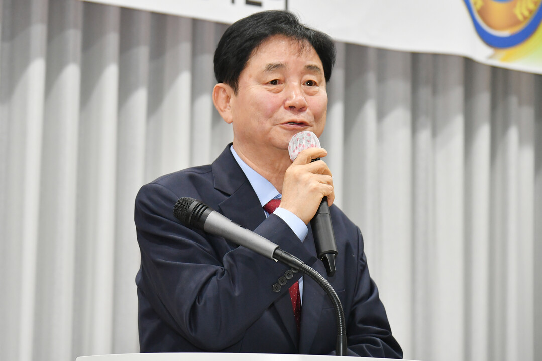 최문순 군수가 화천군 간동면 번영회 창립총회에서 격려사를 하고 있다.