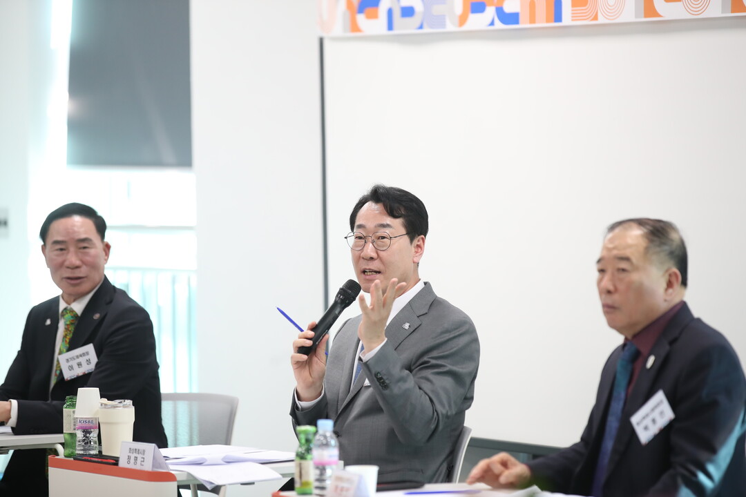 정명근 화성특례시장이 21일 화성특례시 체육회 종목단체장 간담회에 참석해 발언하고 있다. 화성시 제공