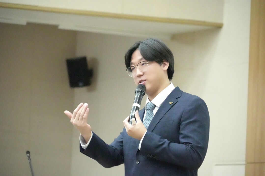천원궁 천일성전 입궁 승리를 위한 경남교구 순회예배에서 선교활동 간증을 하는 문신흥 선교사