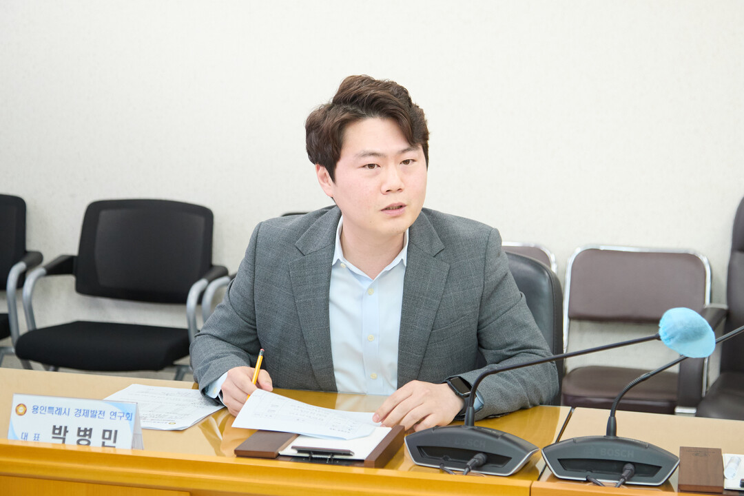 의원연구단체 ‘용인특례시 경제발전 연구회’ 박병민 대표가 발언하고 있다.