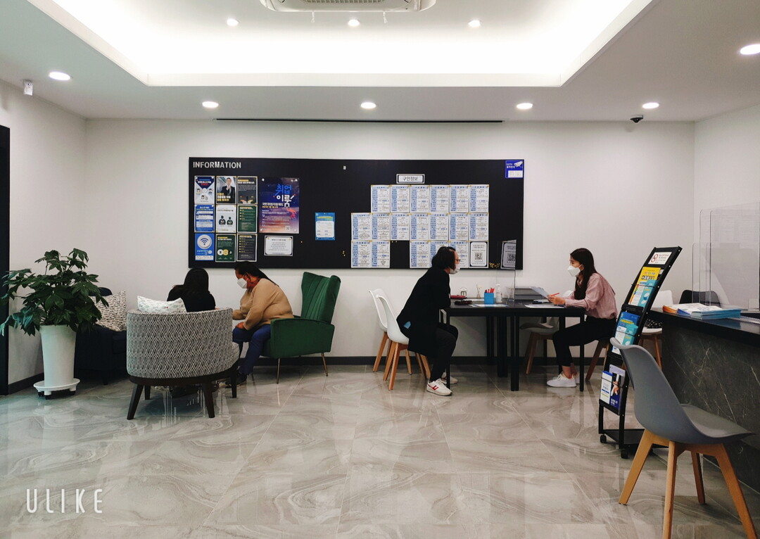 화천군 일자리 센터 전경. 화천군이 올해 구직자와 창업자들을 위한 다방면의 지원 프로그램을 추진한다
