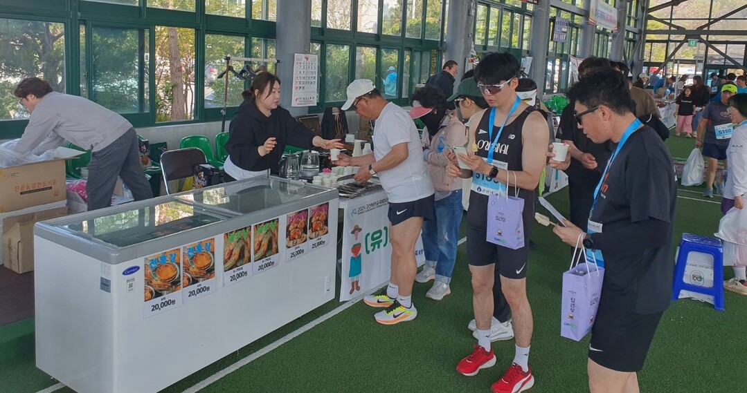 새만금마라톤대회농수산물직거래장터운영. 군산시 제공
