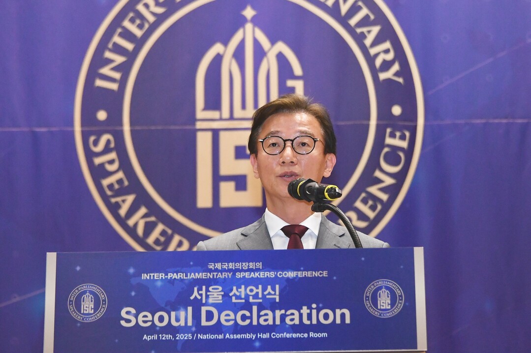 국제국회의장회의(ISC) 2025 서울선언문 발표에서 환영사하는 전재수 국회 문화체육관광위원장