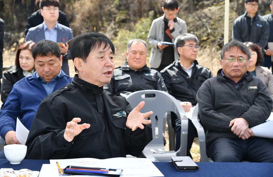 15일 최문순 화천군수가 화천·간동권역 주요 사업현장을 방문해 진행상황을 점검하고 있다
