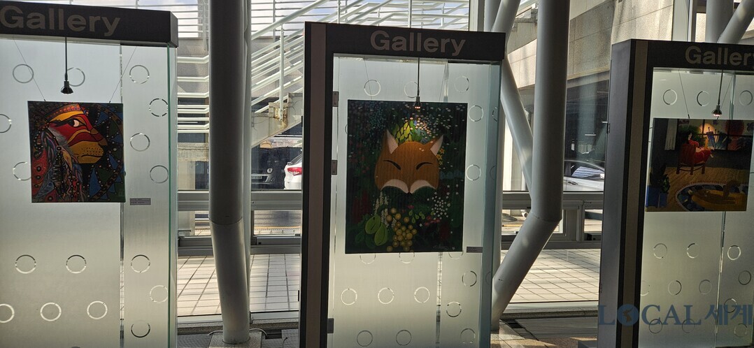 다같음, 빛 전시가 열리는 용인시청 지하1층 갤러리박스.용인시 제공