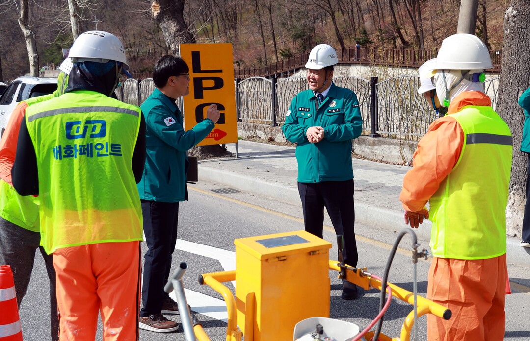 태백시 2025년 도로노면표시 도색공사 품질관리 실시. 태백시 제공