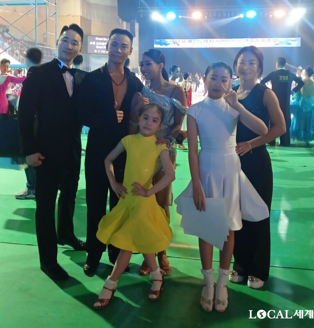 김포 선수단은 초등부 3종목에서 1위를 차지한 박혜윤, 초등부 2종목 1위 박혜민, 프로 라틴 부문에서 출전한 윤희진, 이소담, 박준홍 선수 사진