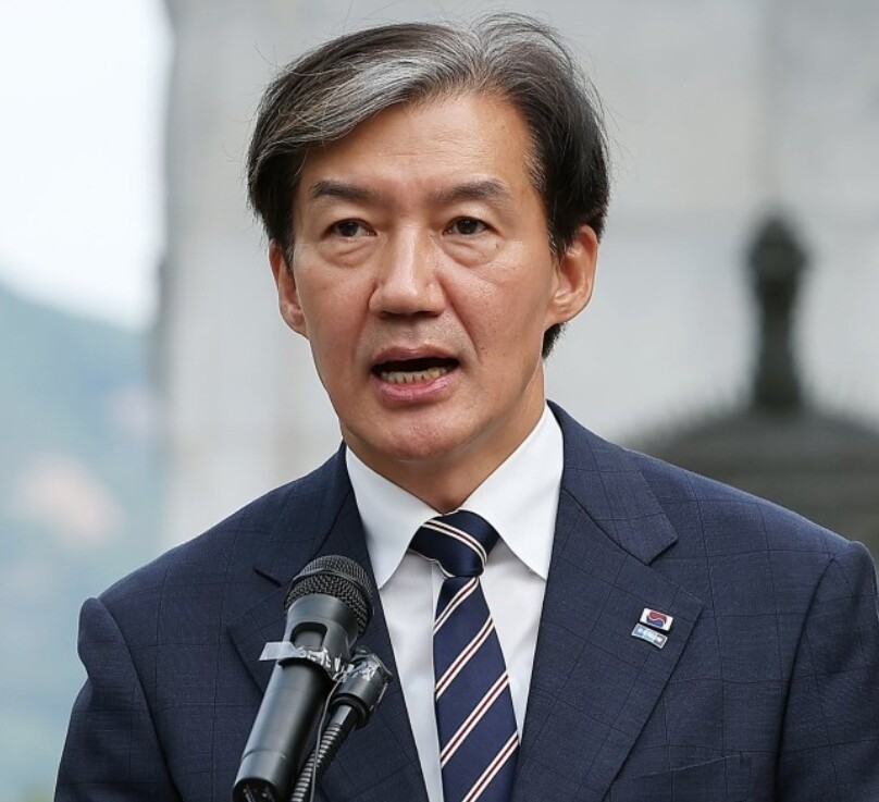 조국혁신당 조국(사진) 전 대표는 2일 옥중편지를 통해 대법원의 이재명 대선후보 공직선거법 사건유죄 취지로 파기환송한 데 대해 “대법원의 대선 개입”이라고 주장했다. 로컬세계 자료사진