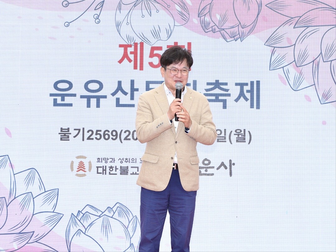 김병수 시장이 부처님 오신날을 맞아 5일 관내 주요 사찰을 방문해 불교계와 시민들에게 축하 인사를 전했다. 김포시 제공
