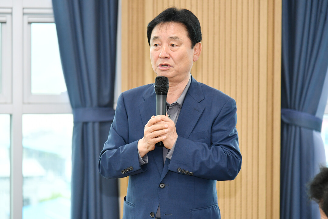 최문순 군수가 대한민국 무공수훈자회 화천군지회장 취임식에서 인사말을 하고 있다. 