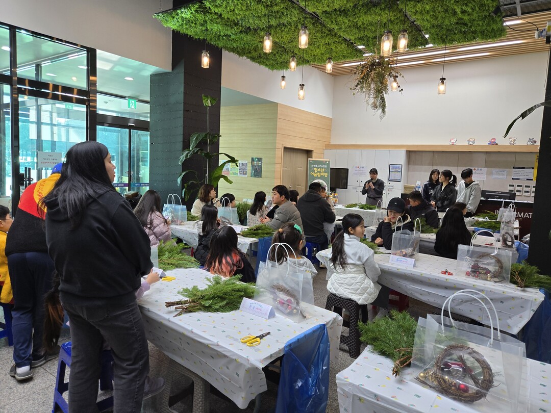 지난 10일, 화천 청소년 수련관에서 열린 ‘토요 만들기 체험’