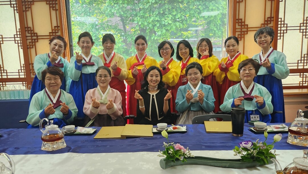 용인시, 2025 상반기 예절교육관 정규과정 16명 수료식. 용인시 제공