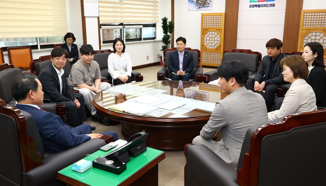 도의회 의장과의 간담회(가운데 김용래 의원)