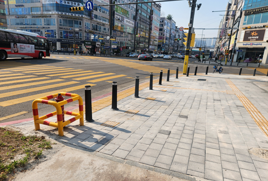 용인시 수지구 내 주요 도로 보행 환경 개선 사진. 용인시 제공