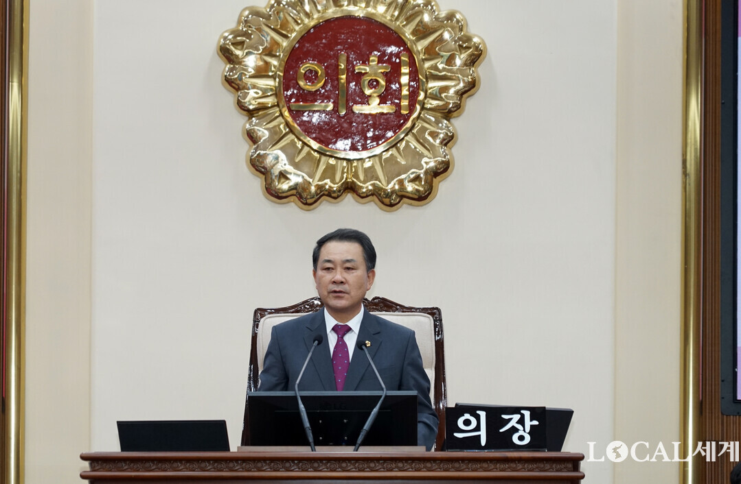 김시성 의장이 인사말을 하고 있다.
