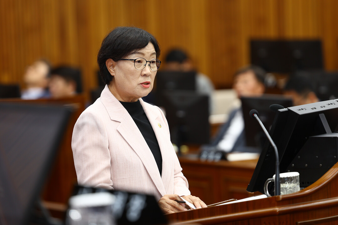 도정질문하는 유순옥 의원