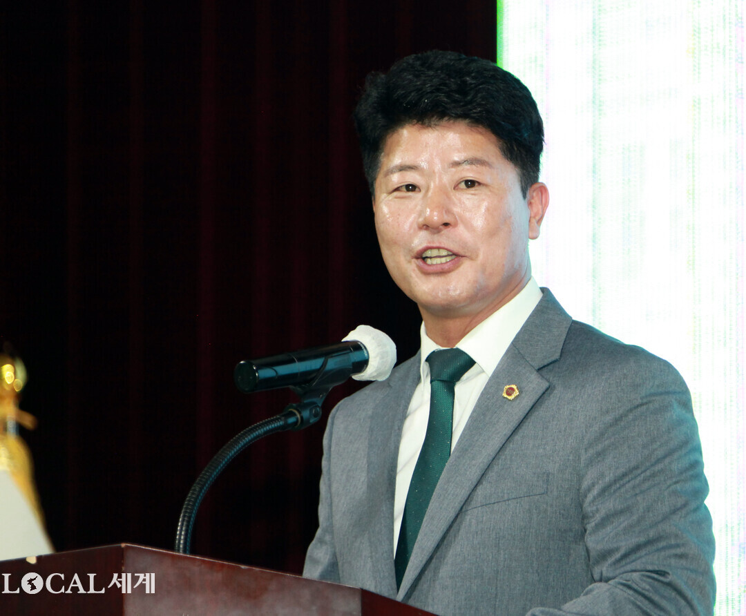 박호균 위원장이 축사를 하고 있다.