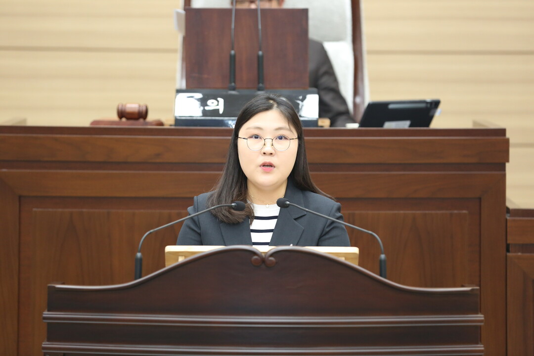 송이 인천시 서구의회 의원이 자유발언을 하고있다