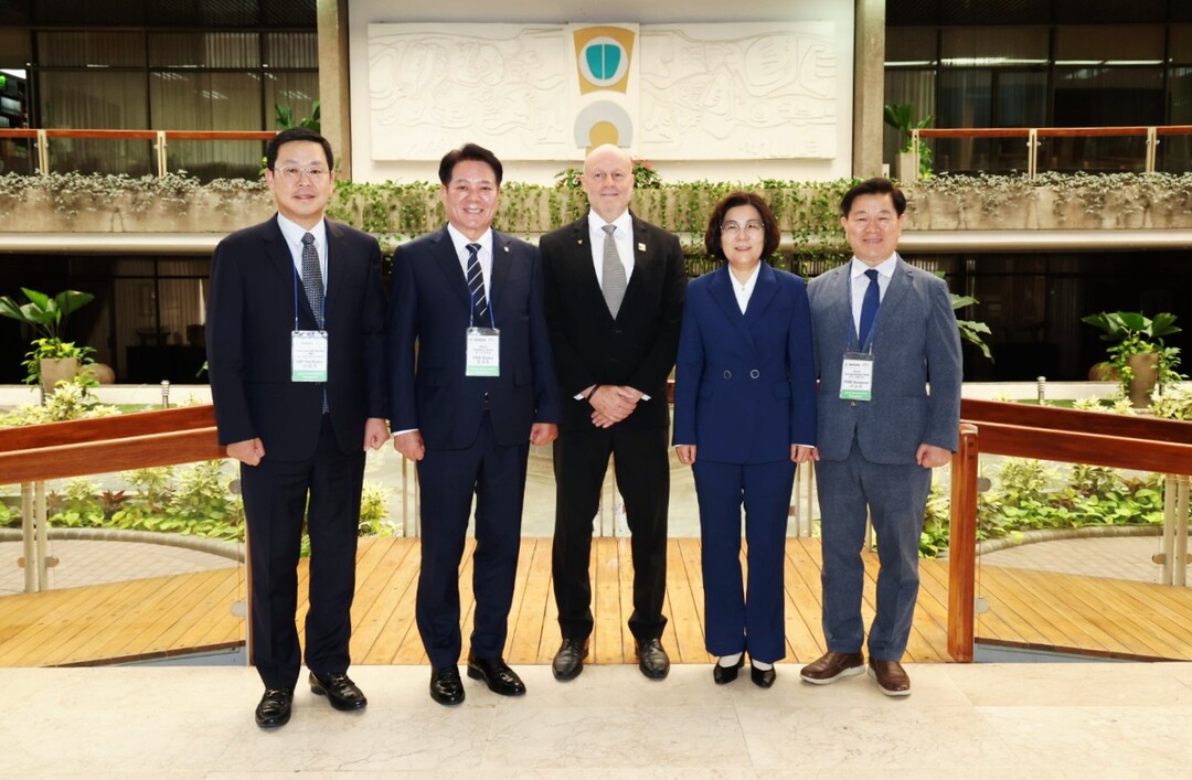 한국 지방정부 대표단과 스테판 브루너 코스타리카 제1부통령 면담 이후 기념사진. 사진 오른쪽부터 박승원 경기 광명시장, 김보라 경기 안성시장, 스테판 브루너 코스타리카 제1부통령, 최대호 경기 안양시장. 안성시 제공
