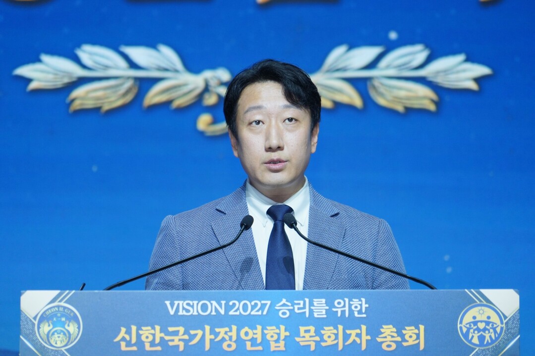 이청우 중앙행정실장이 격려사를 하고 있다.