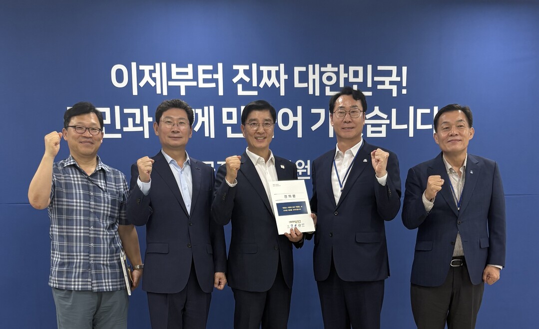 이상일 용인특례시장(왼쪽 두번째)은 9일 국정기획위원회를 방문해