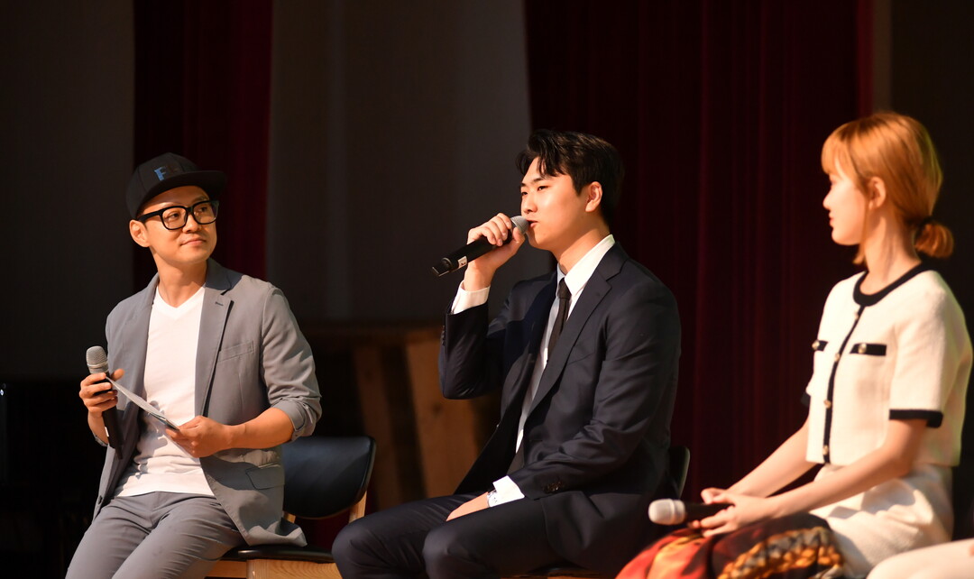 화천군이 오는 13일 지역출신 명문대 재학생 등을 초청해 지역 청소년과 학부모들을 위한 토크쇼를 개최한다. 사진은 지난 2022년 8월 열린 토크쇼
